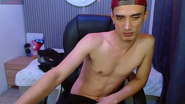 FelipeFriendly Show in webcam