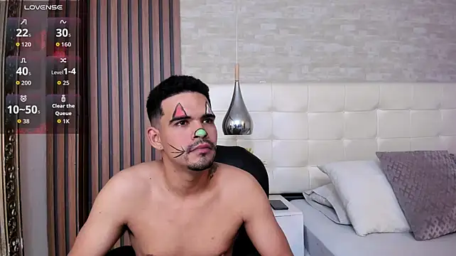 Show modela DaviidClarck na web-kameri