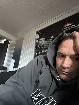 Show modela notausgang212 na web-kameri