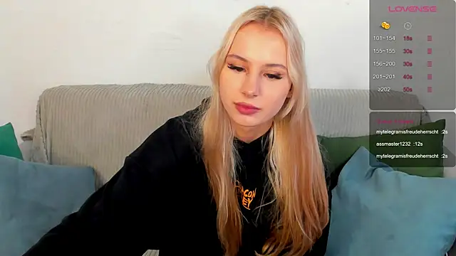 Pokazy przed kamerką – Karolina_brand