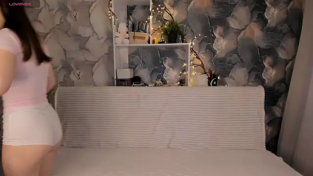 elly_pops Adlı Modelin Canlı Sohbet Odası