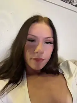 הופעת וובקאם של carmenbabyluv