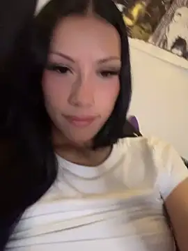 carmenbabyluv: διαδικτυακό σόου στην κάμερα