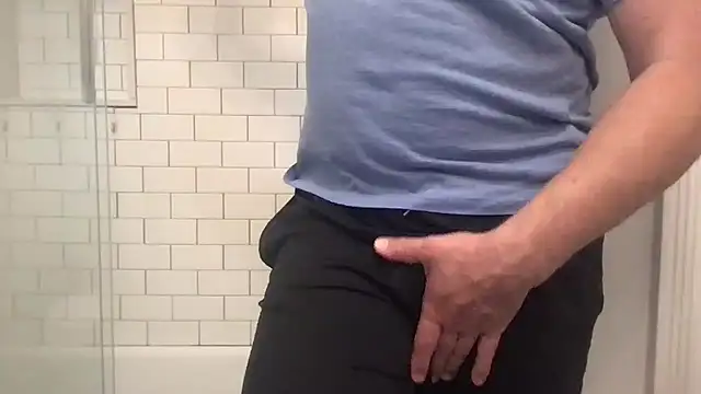 Show modela nvversguynextdoor na web-kameri