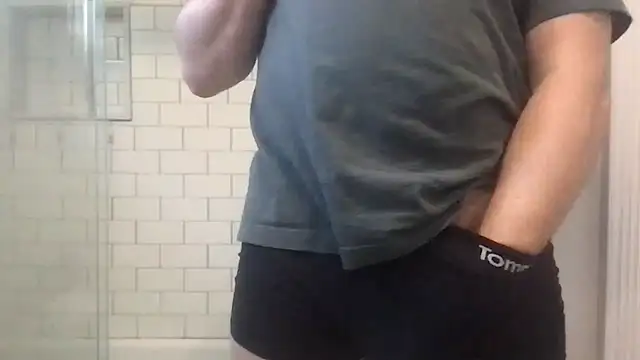הופעת וובקאם של nvversguynextdoor