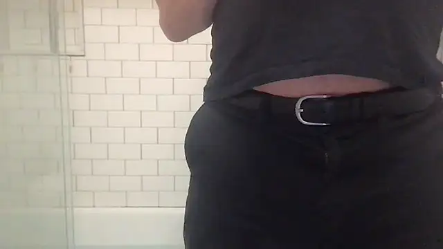 Show modela nvversguynextdoor na web-kameri