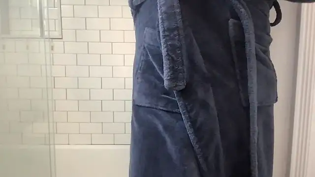 הופעת וובקאם של nvversguynextdoor