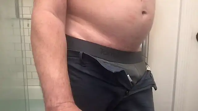 הופעת וובקאם של nvversguynextdoor