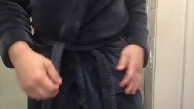 הופעת וובקאם של nvversguynextdoor