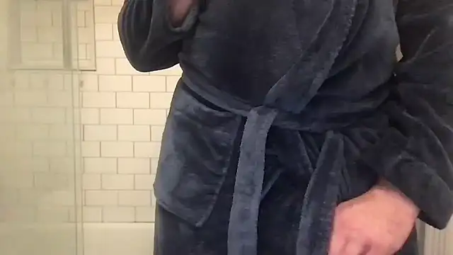 Show modela nvversguynextdoor na web-kameri