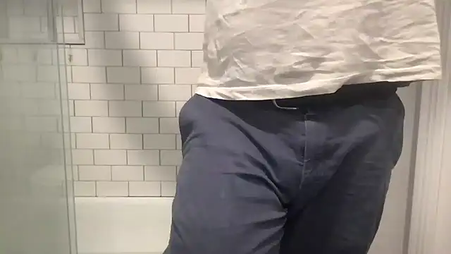 Show modela nvversguynextdoor na web-kameri