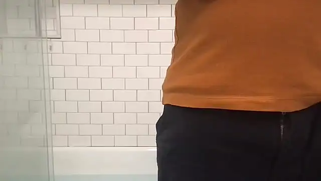 Show modela nvversguynextdoor na web-kameri