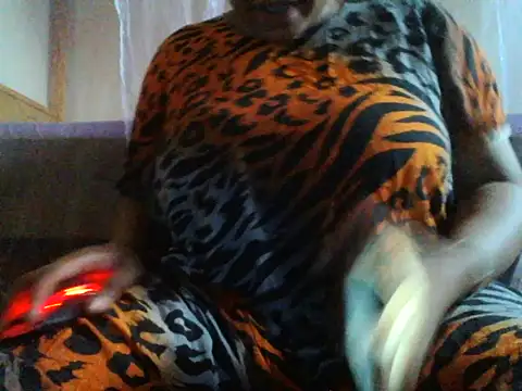 חדר צ'אט בשידור חי של queenzulfa