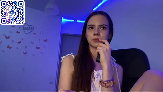ElieFluttershy's Live XXX Chat