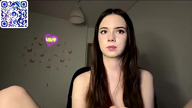 ElieFluttershy Adlı Modelin Canlı XXX Sohbeti