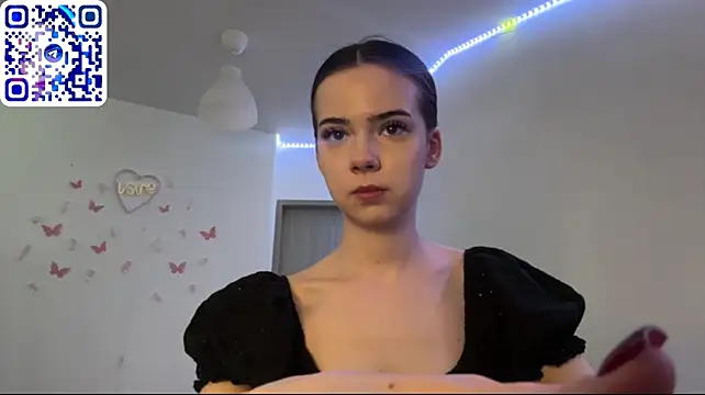 دردشة ElieFluttershy الجنسية المباشرة