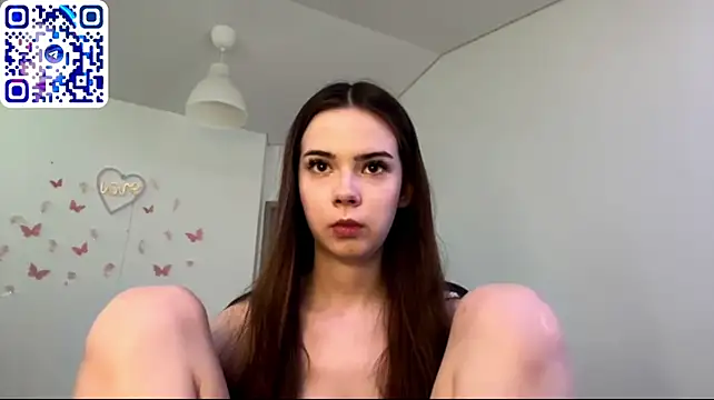 ElieFluttershy Adlı Modelin Canlı XXX Sohbeti