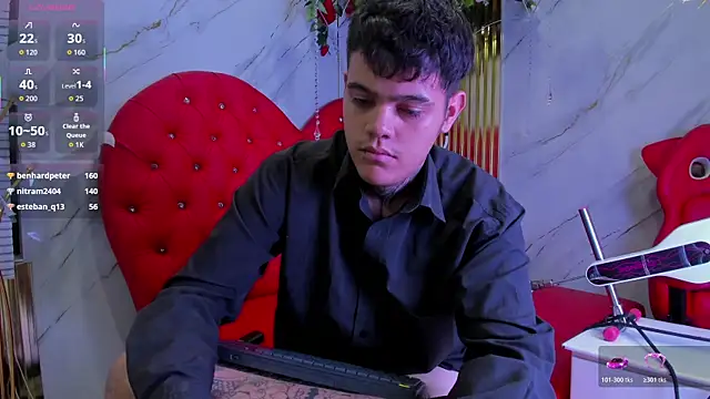 leonel_bigcum Show in webcam