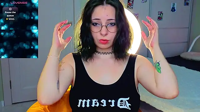 BellaKvarc Chat XXX live