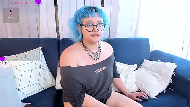 Blue_Cherry Show in webcam