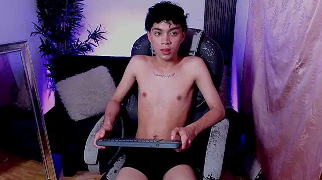 Axxel_White Show Webcam