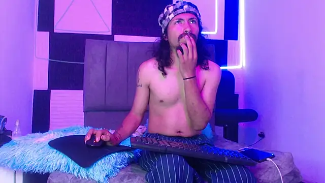 strap_420 Webcam Show