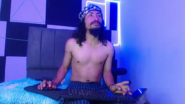 strap_420 Webcam Show