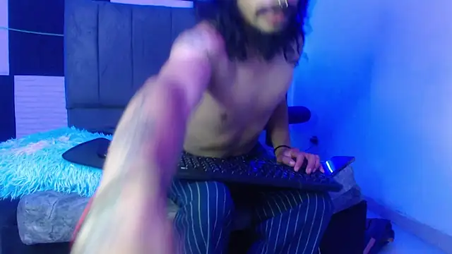 strap_420 Webcam Show