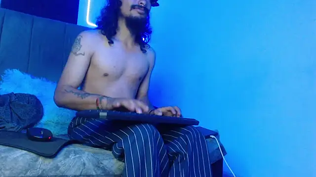 Show modela strap_420 na web-kameri