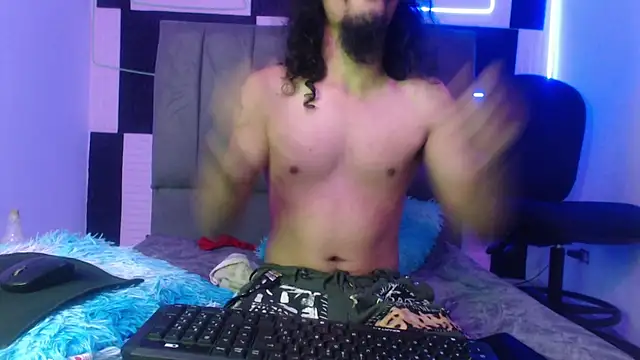 Show modela strap_420 na web-kameri