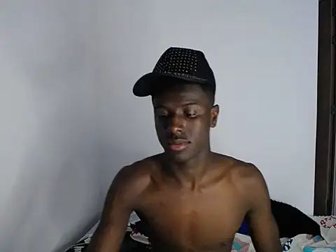 BlackAxel23cm: διαδικτυακό σόου στην κάμερα