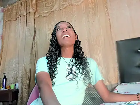 chaira_1x1 Webcam show