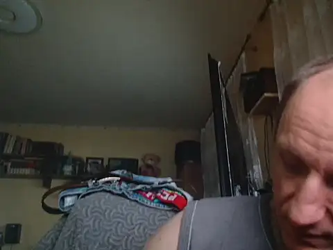 Show modela PLTeloniusz na web-kameri