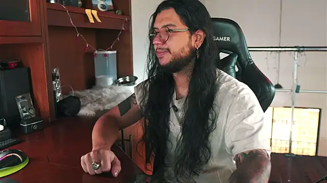 NurNikolao webcam show