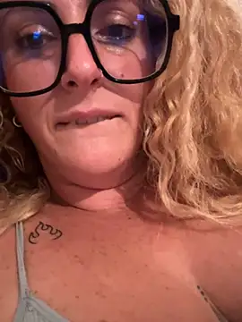 XXX chat uživo modela mami12567