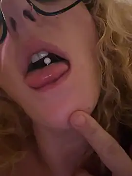 Chat +18 de mami12567 ao vivo