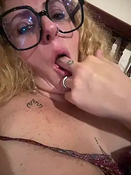 Pokazy przed kamerką – mami12567