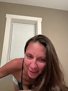 חדר צ'אט בשידור חי של Bella_2323