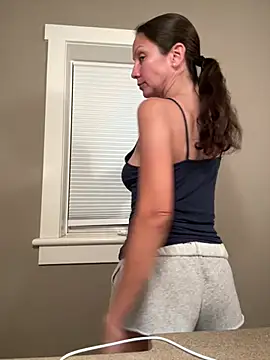 Bella_2323 Show in webcam