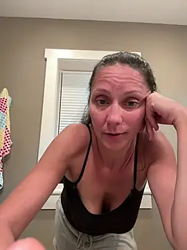Bella_2323's Webcam Show