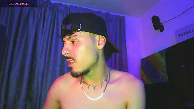 Hidden_Milan04 webcam show