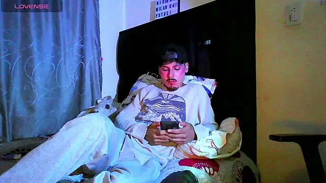 Hidden_Milan04 Webcam show