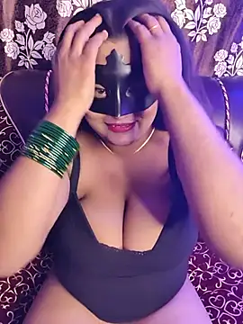 Pokazy przed kamerką – Miss--Naina