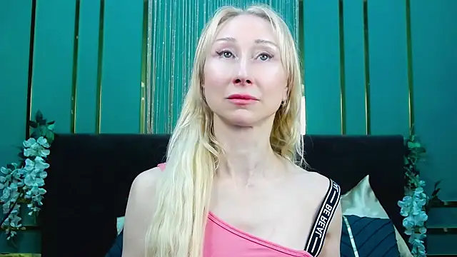 KissDreamm webcam show