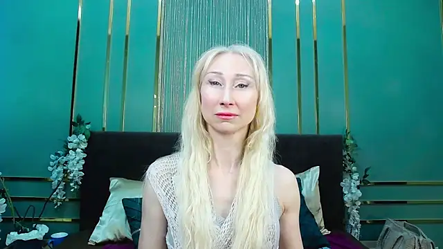 KissDreamm Show in webcam