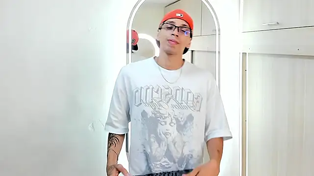 Mheysam_Youngerxn Webbikameraesitys