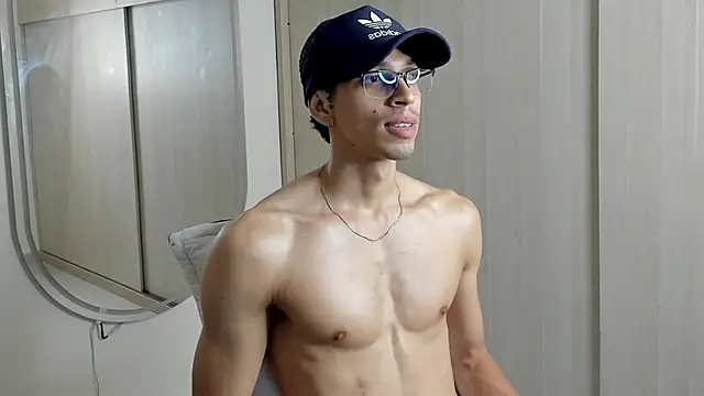 Mheysam_Youngerx Show in webcam