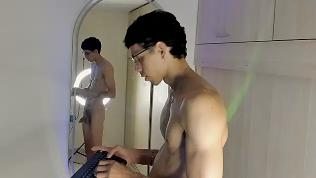 הופעת וובקאם של Mheysam_Youngerx