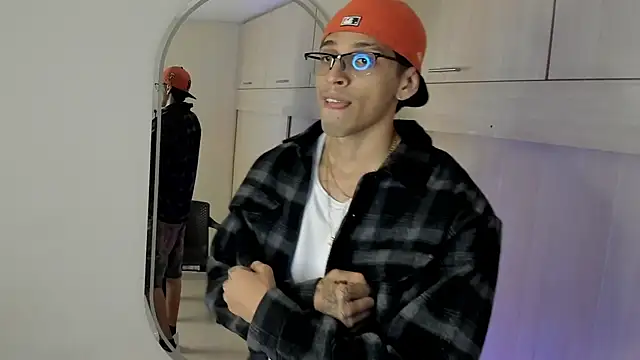 Mheysam_Youngerxn Webbikameraesitys