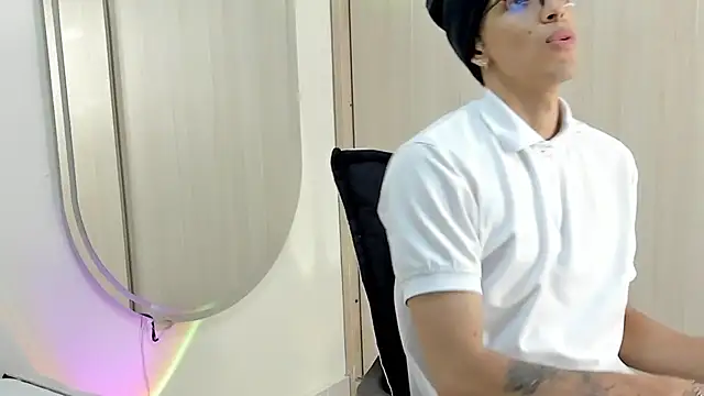 Mheysam_Youngerx Show in webcam
